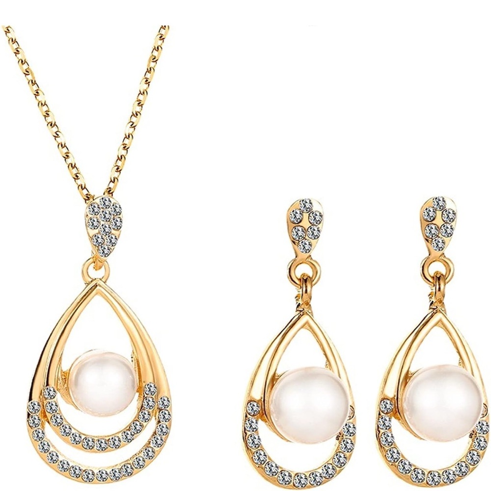 Elegant Gold and Pearl Jewelry Set